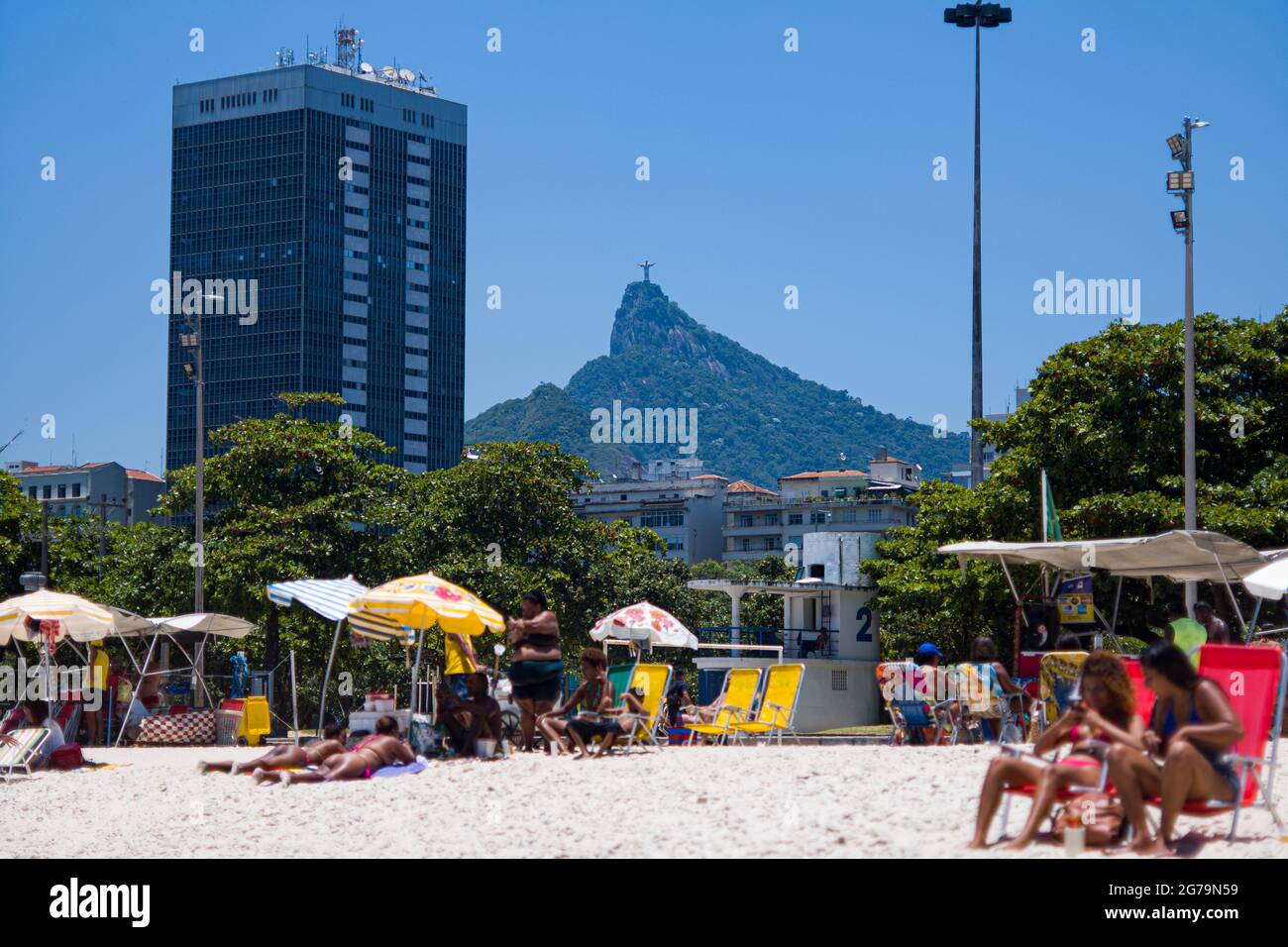 Plage de Praia do Flamengo, près du mont Sugarloaf (Pío de Açúcar), Rio de Janeiro, Brésil.Prise de vue par temps ensoleillé avec Leica M10 Banque D'Images