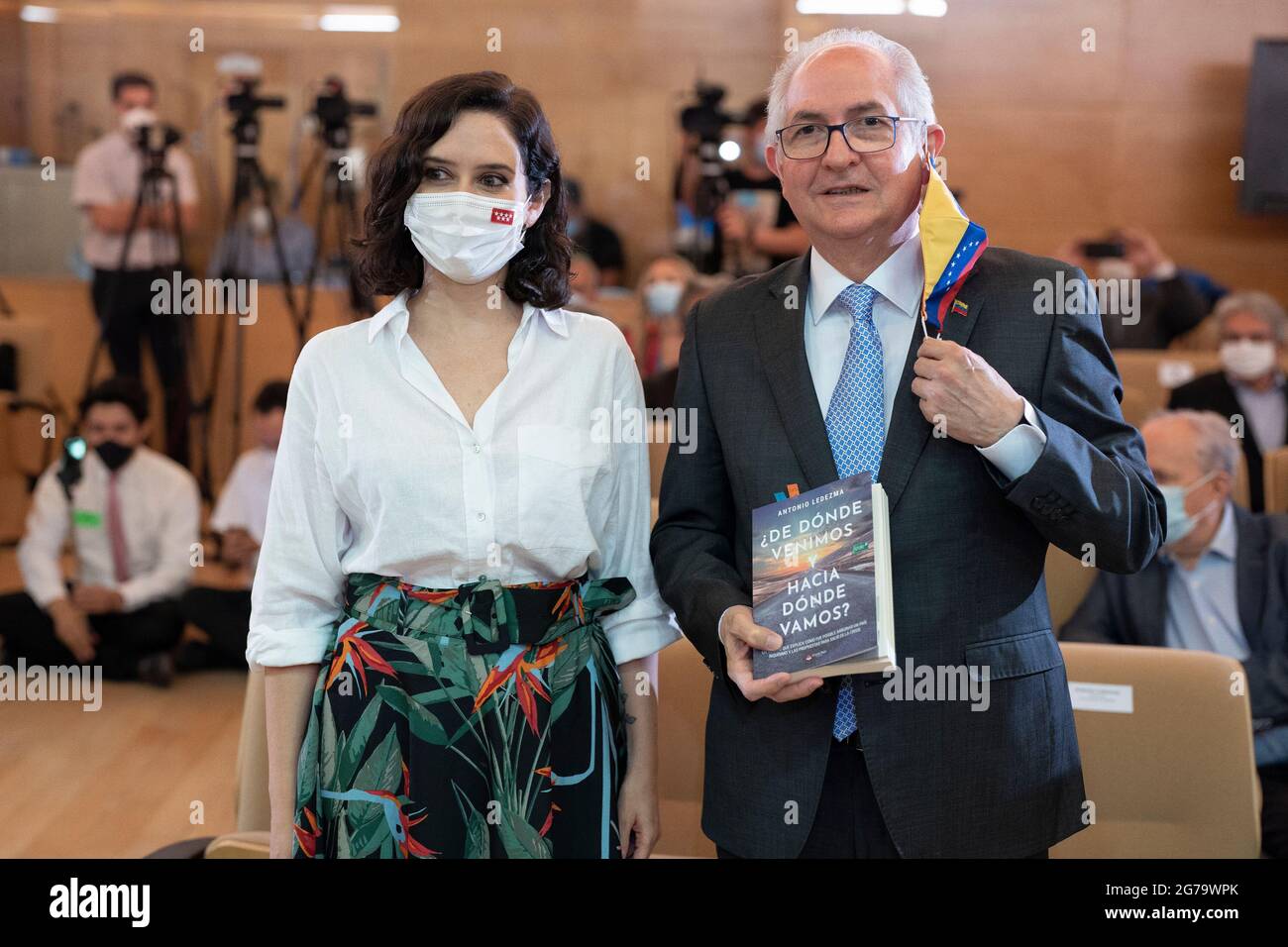 Madrid, Espagne. 12 juillet 2021. Antonio Ledezma et Isabel d'az Ayuso, lors de la présentation du livre "d'où viennent-nous et où allons-nous? (ÀDe donde venimos y hacia donde vamos?) Par Antonio Ledezma à Madrid. (Photo par Atilano Garcia/SOPA Images/Sipa USA) crédit: SIPA USA/Alay Live News Banque D'Images