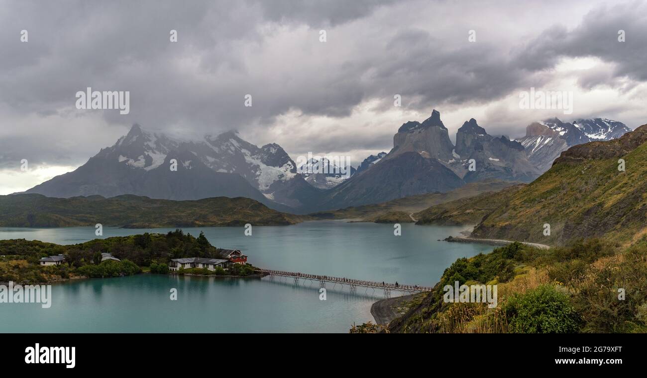 Maison sur l'île dans le lac Pehoe, parc national Torres del Paine, Patagonie, Chili Banque D'Images