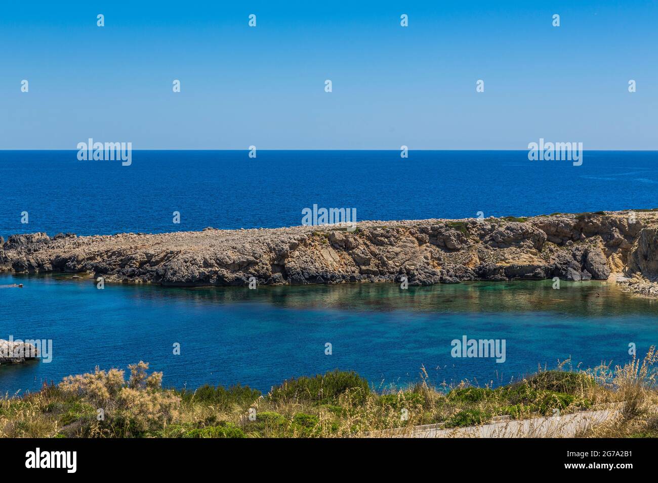 Côte rocheuse, son Parc, Minorque, Iles Baléares, Méditerranée, Espagne Europe Banque D'Images