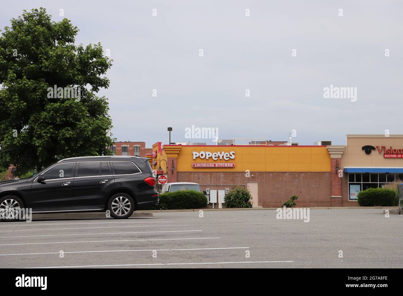 Vue sur Popeyes dans le New Jersey depuis le parking Banque D'Images