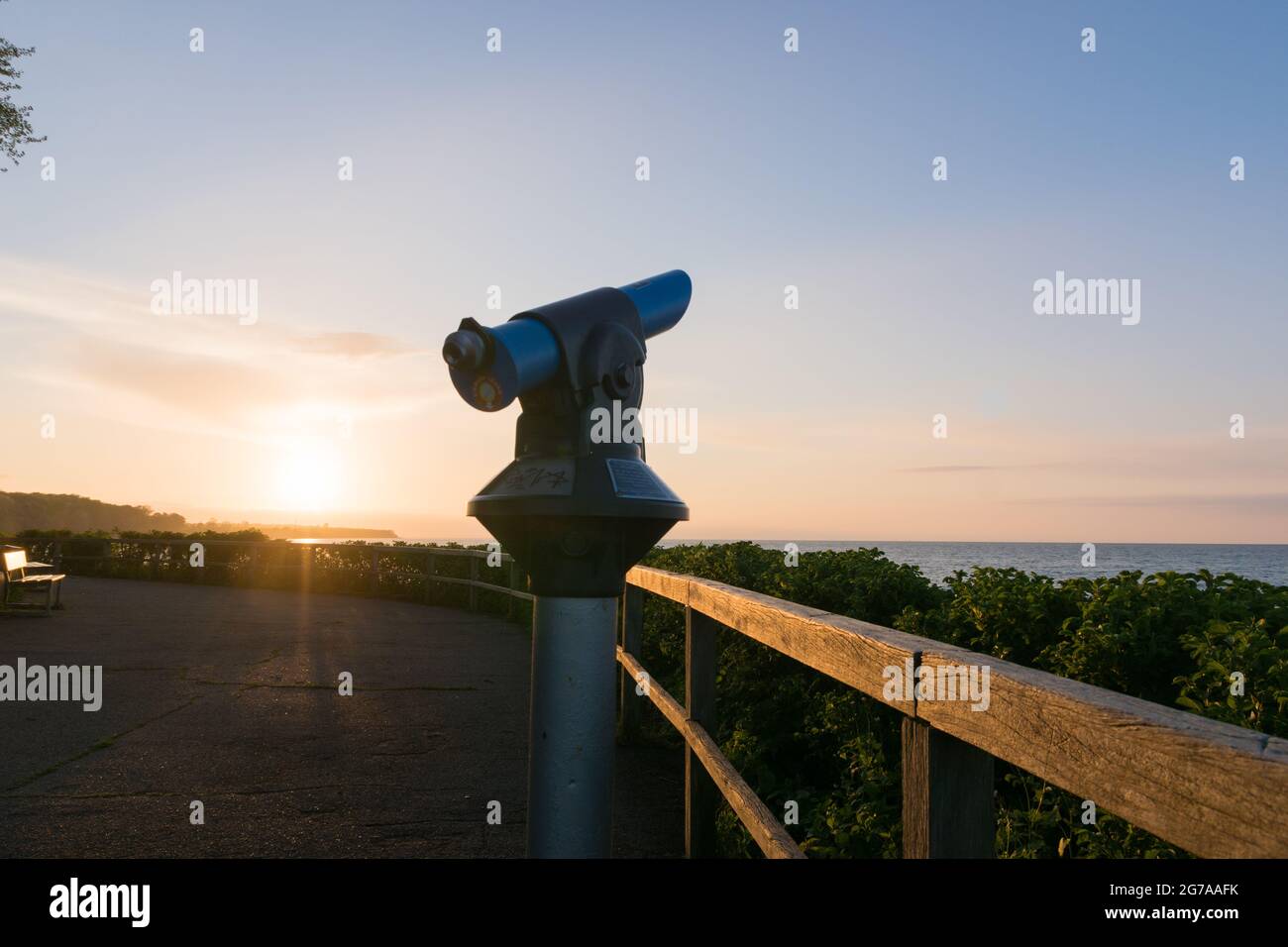 Coucher de soleil sur la plate-forme d'observation à Bülk, Strande, Allemagne du Nord Banque D'Images