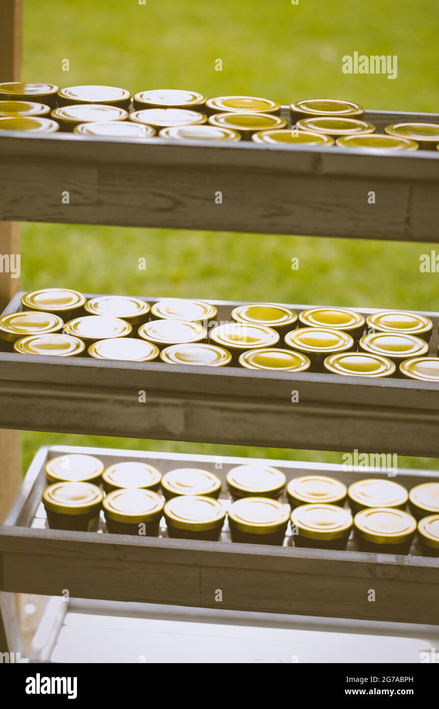 de nombreux bocaux de marmelade offrent Banque D'Images