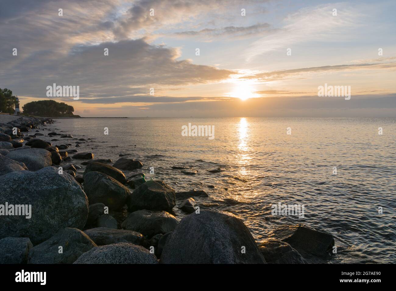 Lever du soleil tôt le matin au phare de Bülk, Strande, Allemagne Banque D'Images