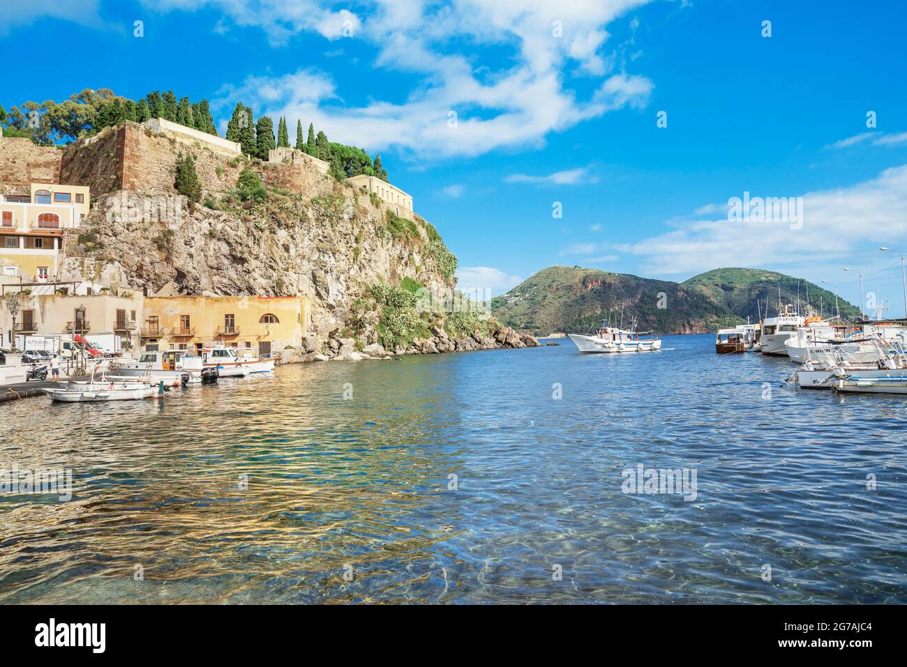 Port de Marina Corta, ville de Lipari, île de Lipari, Iles Eoliennes, Sicile, Italie Banque D'Images