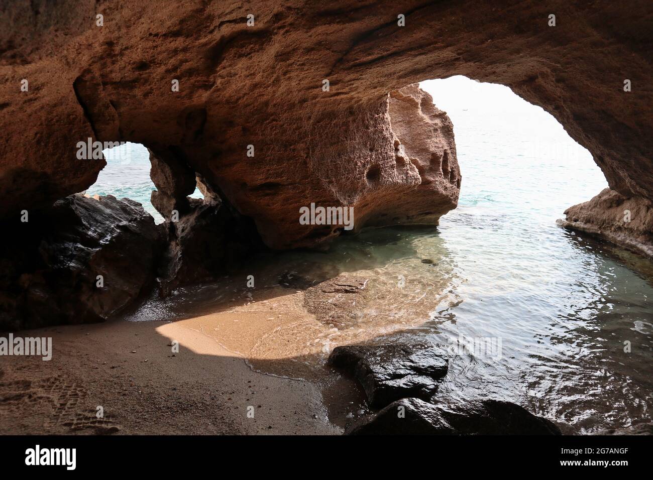 Tropea - Grotta della spiaggia Marina dell'Isola. Banque D'Images