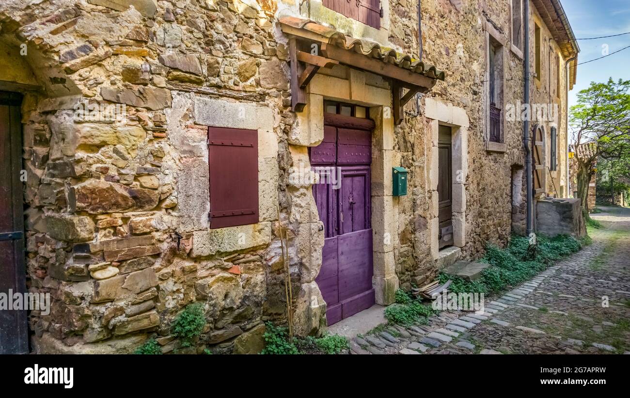 Dorfgasse à Lugné au printemps. Banque D'Images