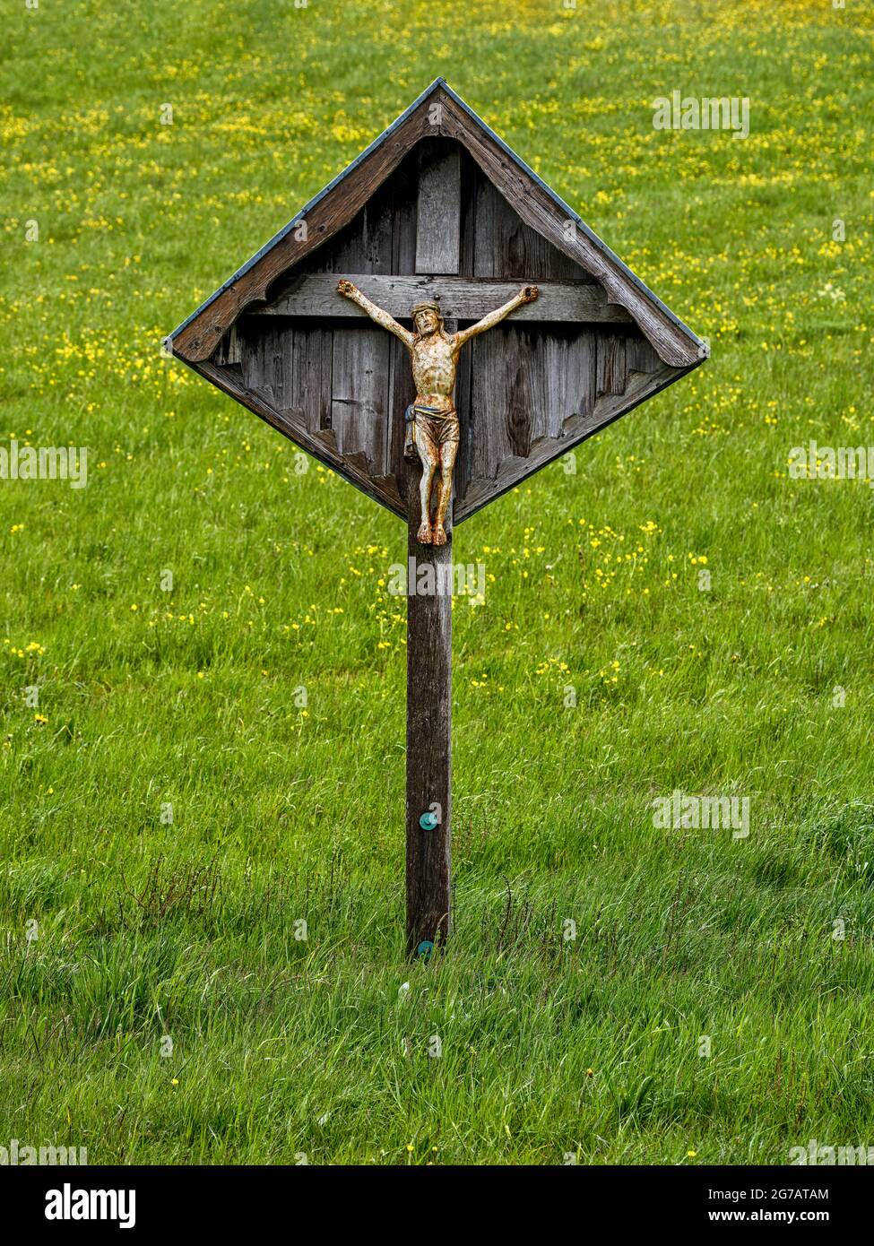 Field cross, wayside cross, lieu de culte, prairie, prairie, Christ, INRI, INRI Banque D'Images