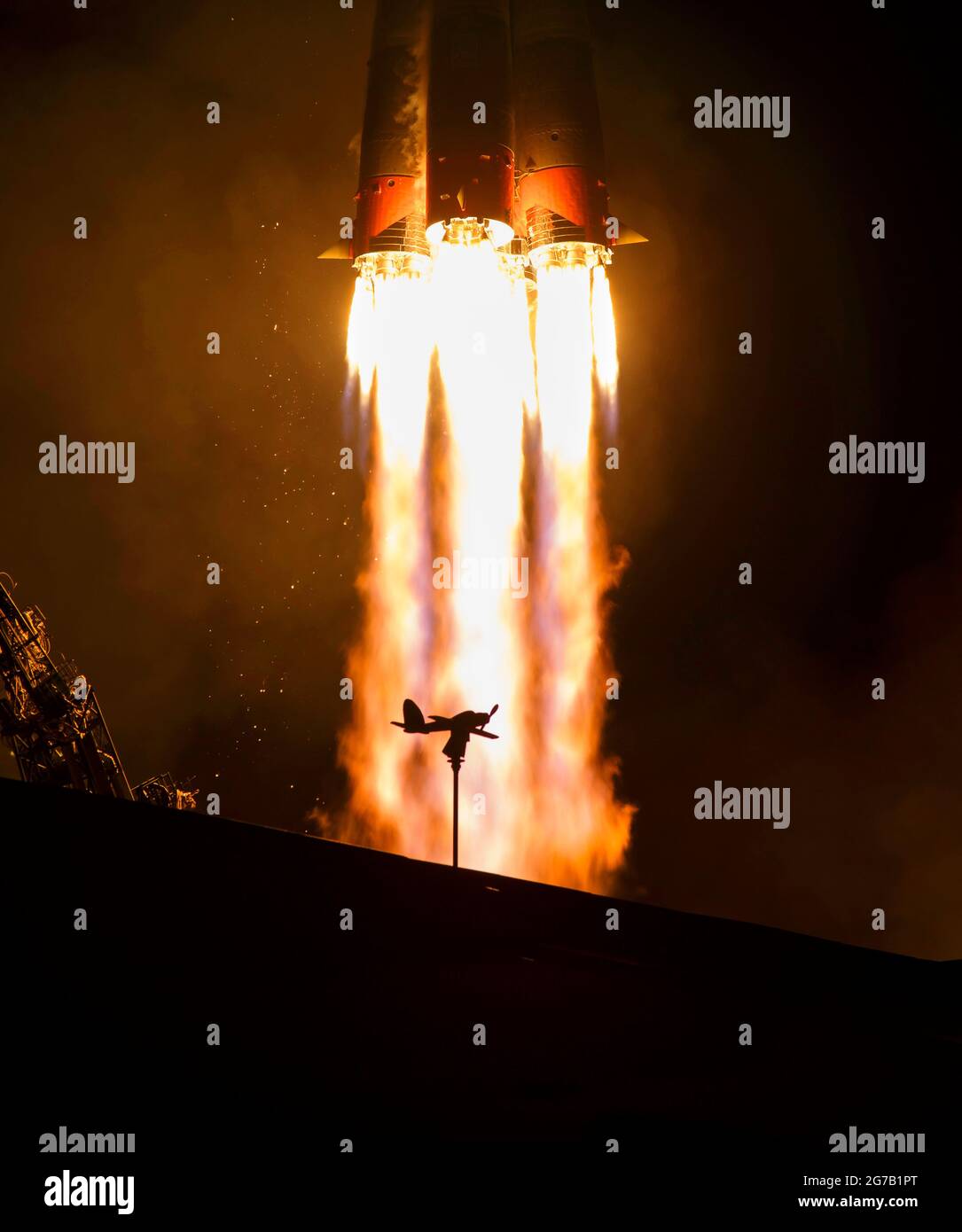 Le vaisseau Soyuz MS-12 est lancé avec les membres d'équipage de l'expédition 59 Nick Hague et Christina Koch de la NASA, ainsi qu'Alexey Ovchinin de Roscosmos, le 15 mars 2019, au Cosmodrome de Baikonour, au Kazakhstan. La Haye, Koch et Ovchinin passeront six mois et demi à vivre et à travailler à bord de la Station spatiale internationale. Une version unique, optimisée et numériquement améliorée d'une image de la NASA par le photographe principal de la NASA Bill Ingalis / Credit NASA Banque D'Images