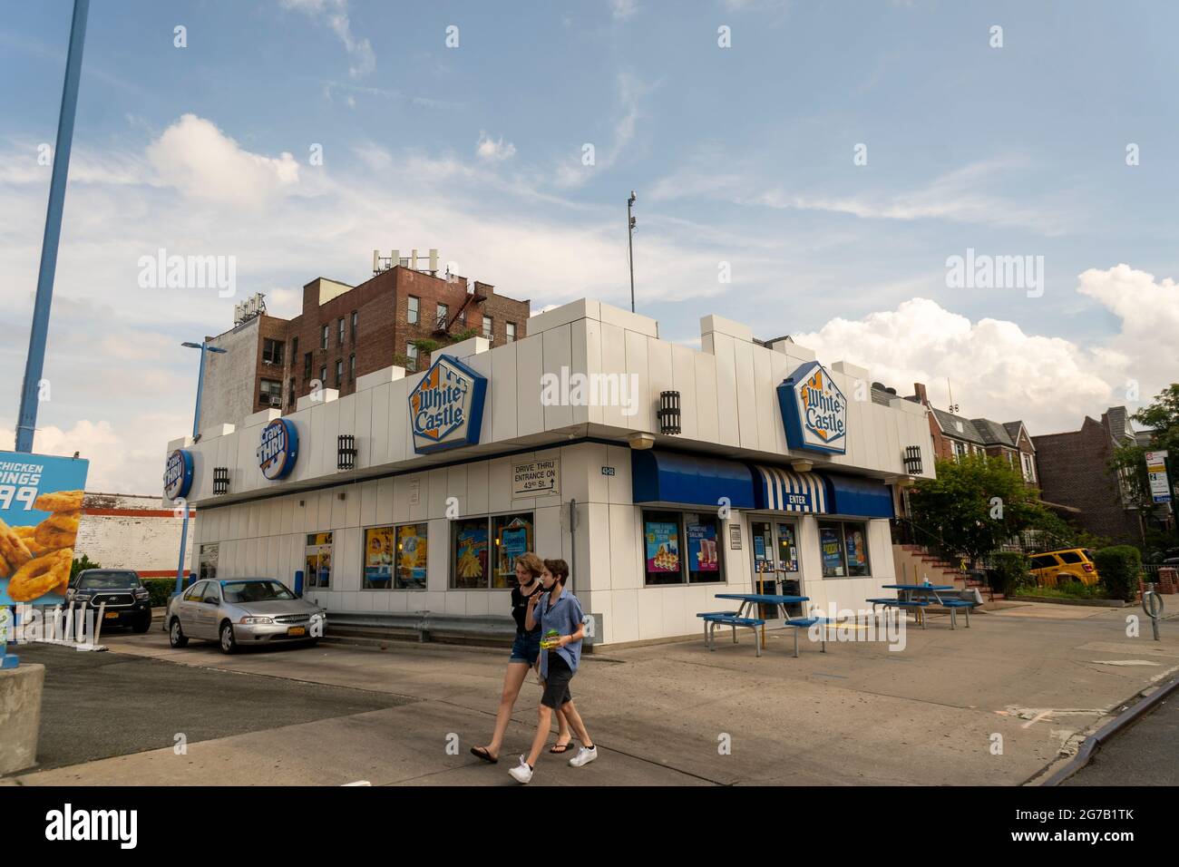 A White Castle à Sunnyside, Queens à New York le samedi 10 juillet 2021. (© Richard B. Levine) Banque D'Images