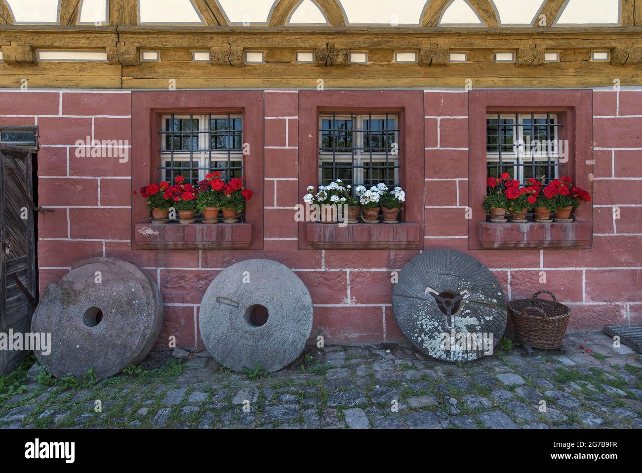 Vieilles pierres en face du moulin à farine, construit en 1575, étendu en 1601, Musée en plein air franconien, Bad Windsheim, moyenne-Franconie, Bavière, Allemagne Banque D'Images