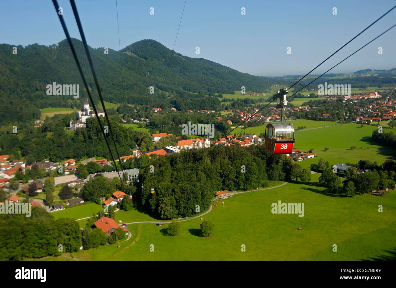 Vue du Kampenwandbahn à Aschau, août, Chiemgau, Aschau, Bavière, Allemagne Banque D'Images