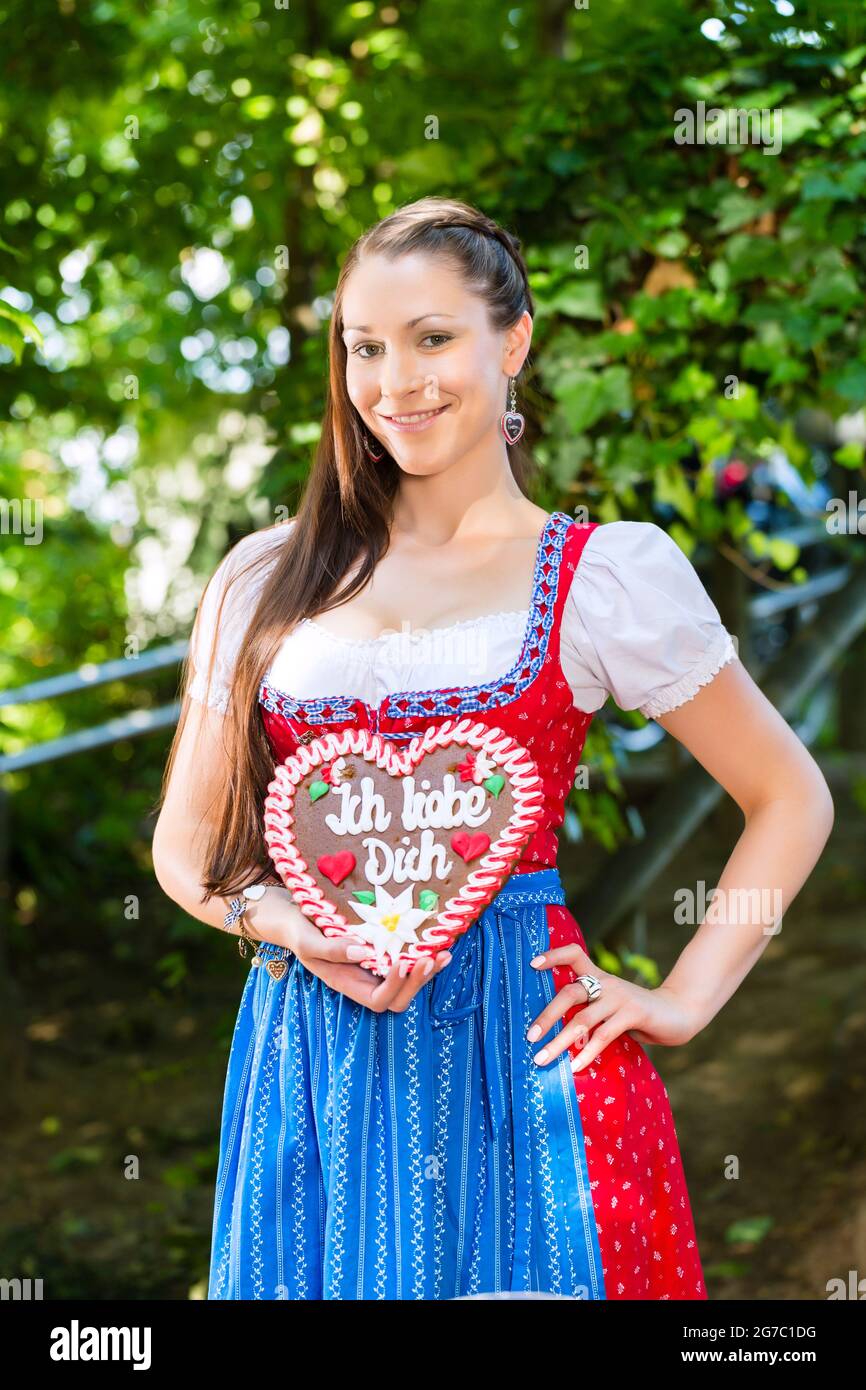 IKOPFLN Collar Vintage Para Mujer,Joyería Tradicional Bávara,Joyas Edelweiss Oktoberfest,Collar Edelweiss Con Colgante De