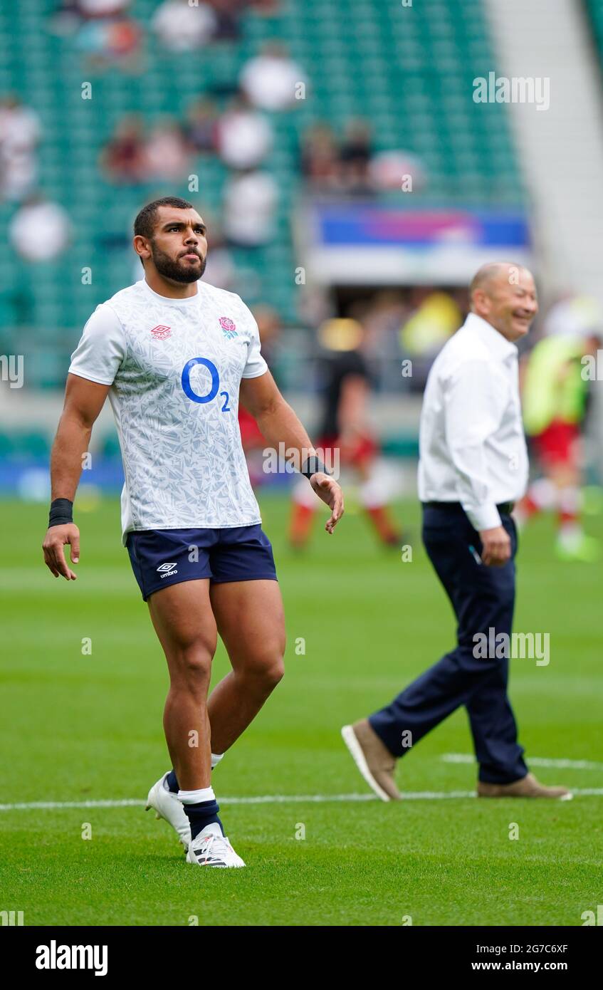 Eddie Jones, entraîneure en chef de l'Angleterre, partage une blague avec Joe Marchant lors de l'échauffement avant le match Angleterre -V- Rugby Canada, le samedi 10 juillet 2021, à Banque D'Images