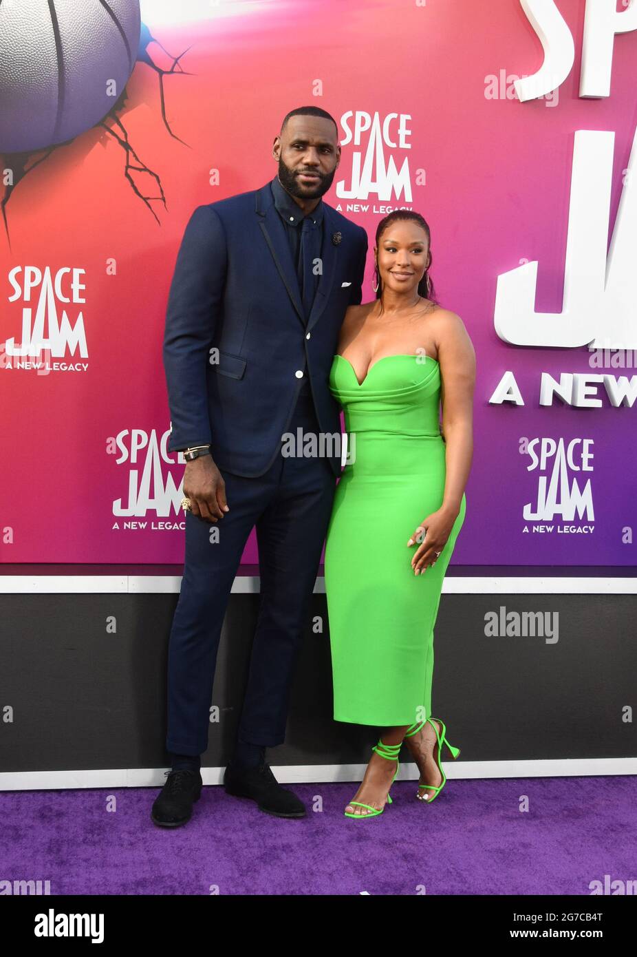 Los Angeles, Californie, États-Unis 12 juillet 2021 LeBron James et sa femme  Savannah Brassson assistent à la première mondiale de Warner Bros. Pictures  'espace Jam: A New Legacy' au Regal L.A. LIVE