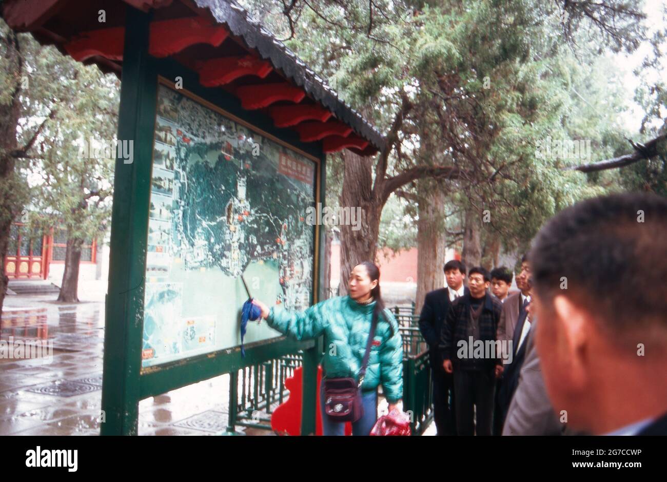 Touristenführung zum Neuen Sommerpalast à Pékin, Chine 1998. Visite guidée du Palais d'été de Pékin, Chine 1998. Banque D'Images