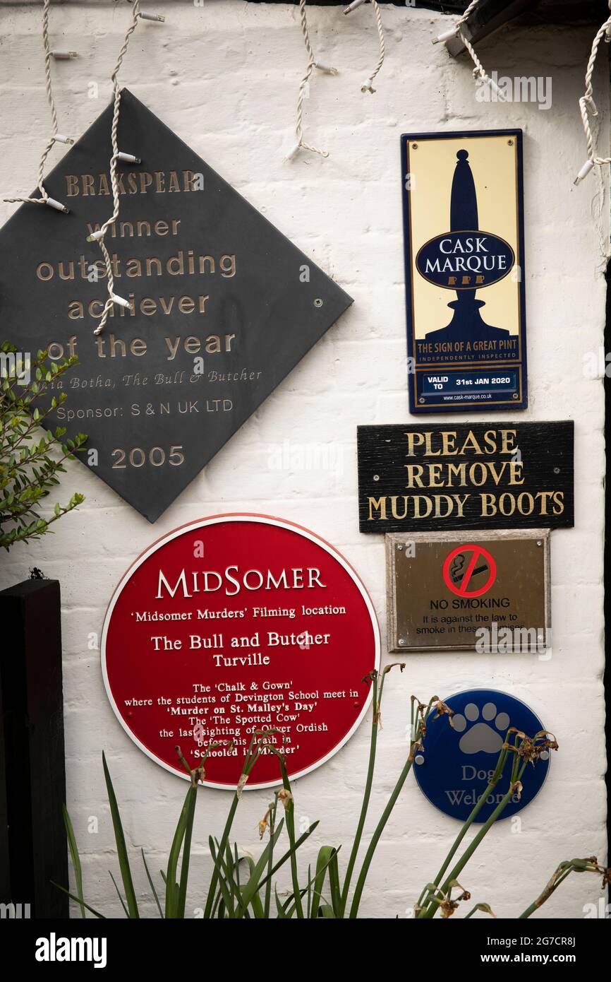 Royaume-Uni, Angleterre, Buckinghamshire, Hambleden Valley, Turville, Bull and Butcher Inn, Midsomer tue la plaque d'emplacement Banque D'Images