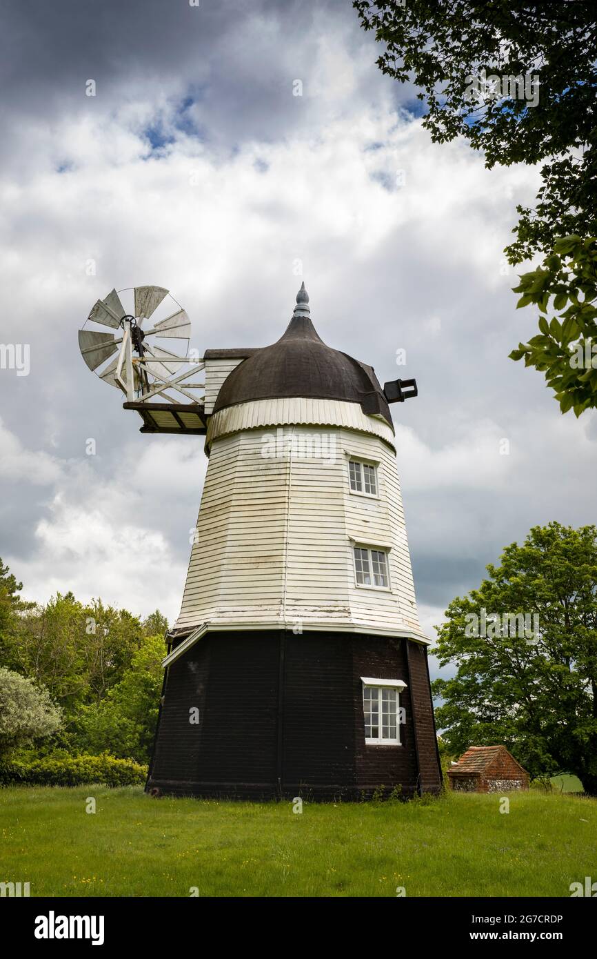 Royaume-Uni, Angleterre, Buckinghamshire, Hambleden Valley, Turville, Turville Hill, Cobstone Windmill, site de tournage Chitty Chitty Bang Bang Banque D'Images