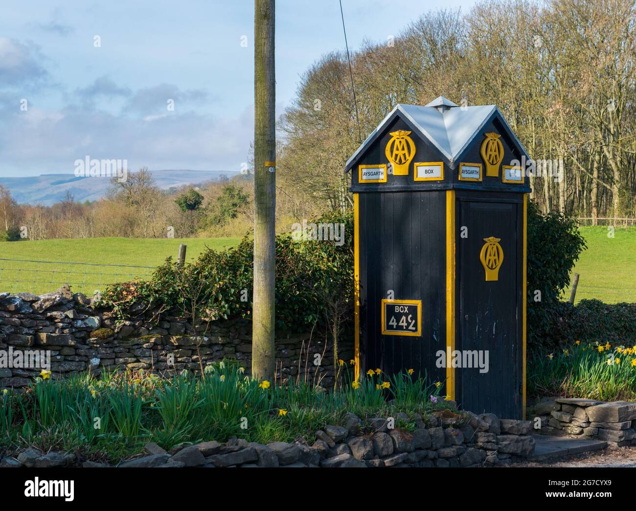 Boîte téléphonique d'assistance d'urgence de l'AA historique (Association automobile) à Aysgarth à Wensleydale, Yorkshire Dales Banque D'Images