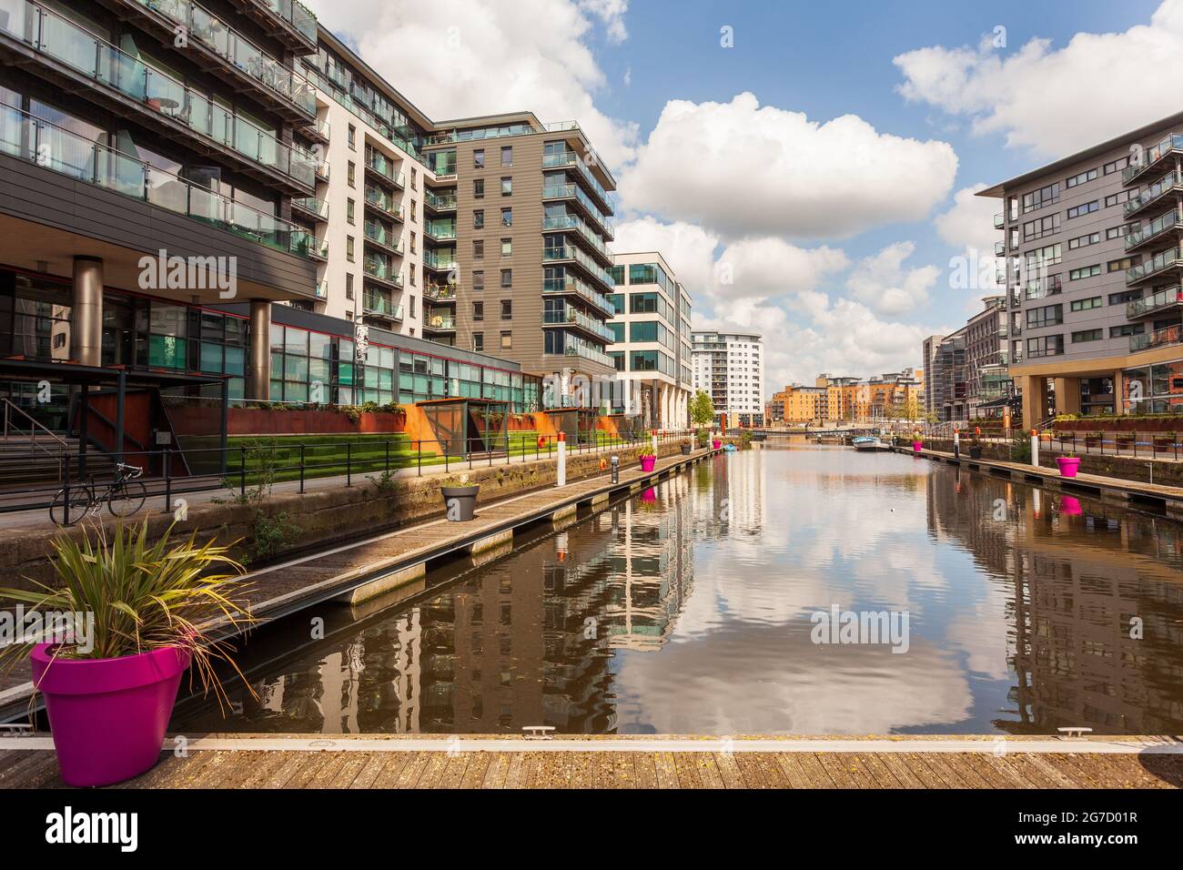 Leeds Dock, un développement mixte de propriétés résidentielles, commerciales et de bureaux autour des quais historiques du canal dans le centre de Leeds Banque D'Images