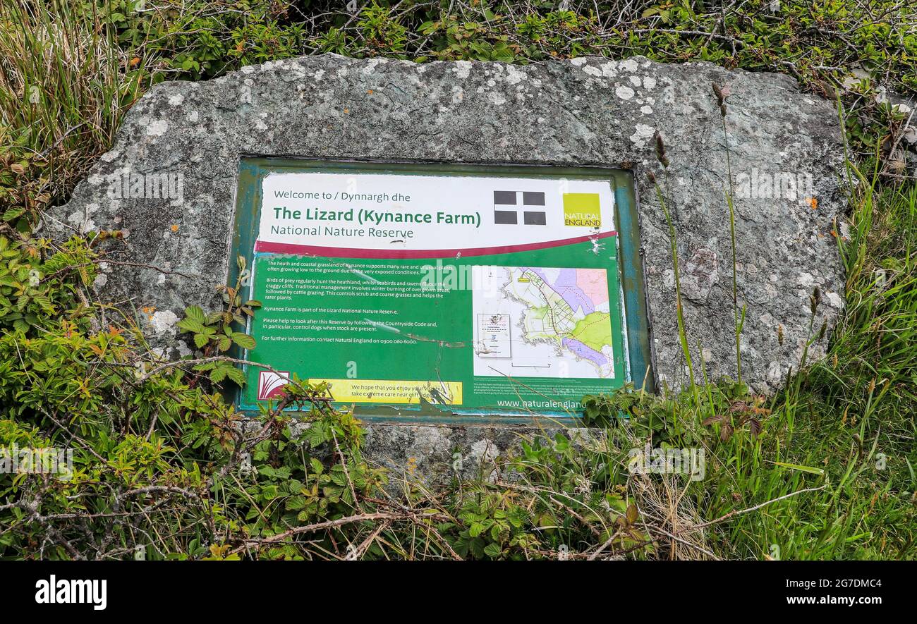 Un panneau pour la réserve naturelle nationale de Lizard (Kynance Farm) sur la péninsule de Lizard, Cornouailles, Angleterre, Royaume-Uni Banque D'Images