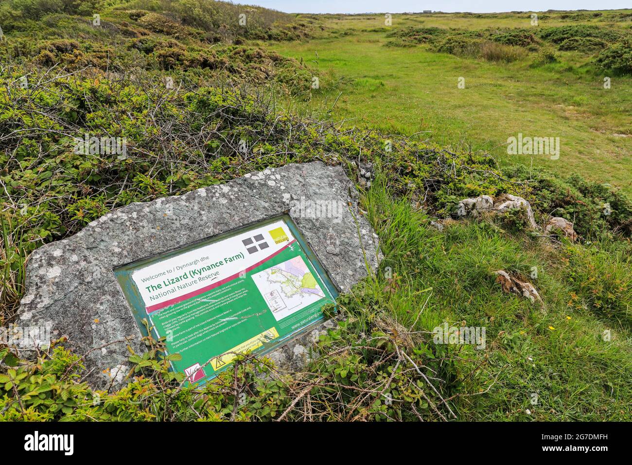 Un panneau pour la réserve naturelle nationale de Lizard (Kynance Farm) sur la péninsule de Lizard, Cornouailles, Angleterre, Royaume-Uni Banque D'Images