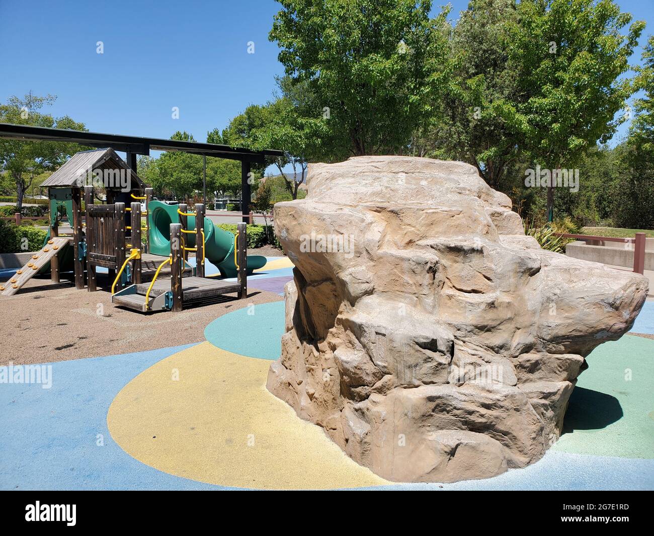 Des structures et des éléments naturels sont visibles au parc Diablo Vista à San Ramon, Californie, le 7 juin 2021. () Banque D'Images