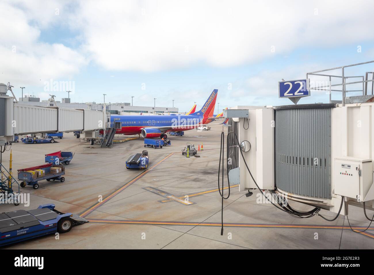 Southwest Airlines s'envole sur tarmac à l'aéroport international d'Oakland, Oakland, Californie, le 28 mai 2021. () Banque D'Images