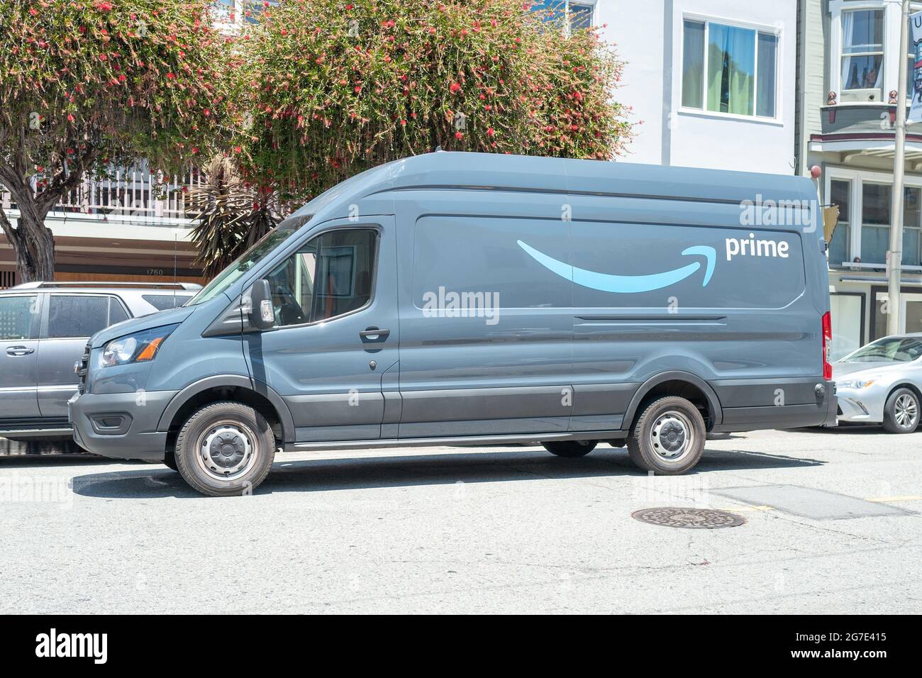 Camion de livraison Amazon Prime à Cow Hollow, San Francisco, Californie, le 14 juin 2021. () Banque D'Images