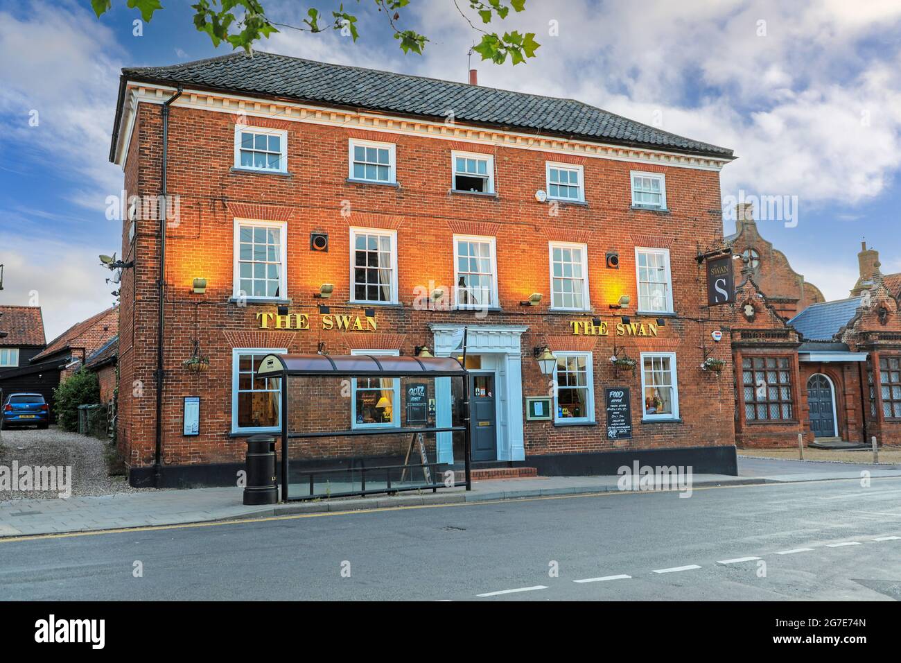 The Swan pub, inn, ou maison publique dans le village de Loddon, Norfolk, Angleterre, Royaume-Uni Banque D'Images