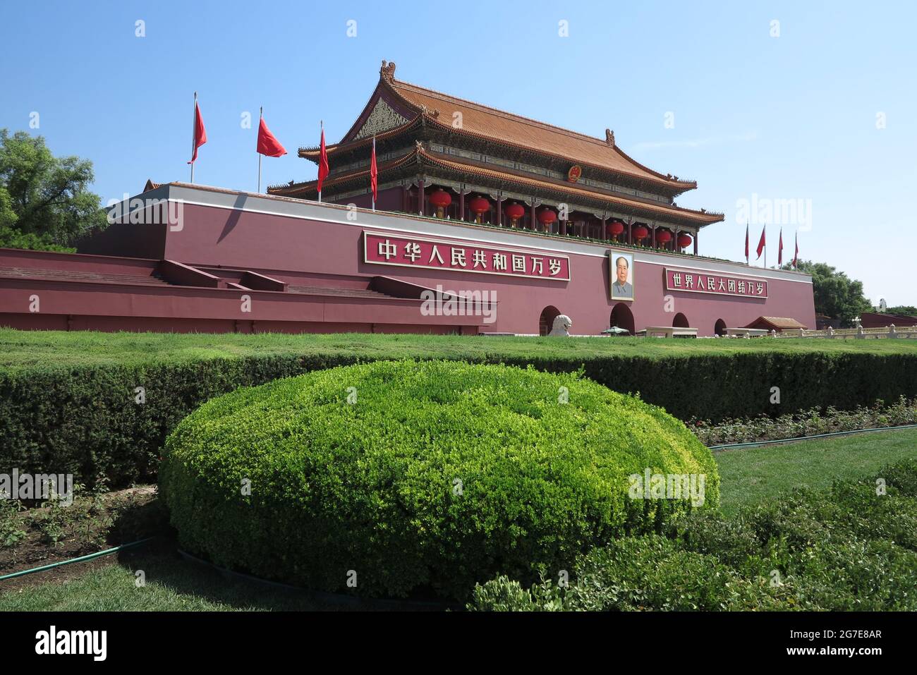 La place Tiananmen est située au centre de Pékin, la capitale de la République populaire de Chine, et à l'extrémité sud de la Cité interdite, le Monument des héros du peuple, la salle du souvenir du Président Mao, la Grande salle du peuple et le Musée national de Chine en face de Chang'an. Elle couvre une superficie de 4800 mètres carrés et attire l'attention du monde entier pour son art architectural exceptionnel et son statut politique spécial. (Photo de Sheldon Cooper / SOPA Images / Sipa USA) Banque D'Images