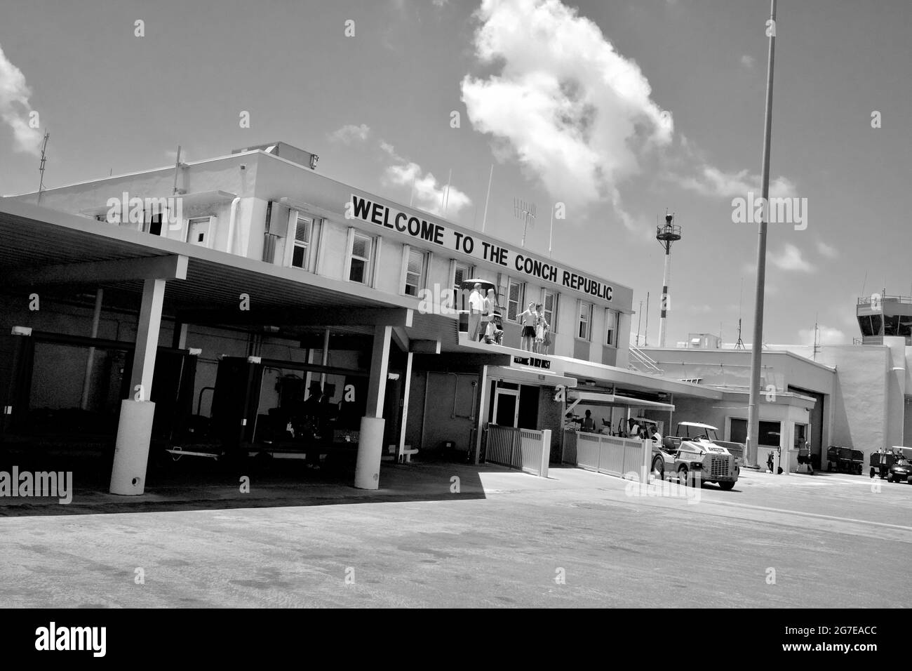 Aéroport international de Key West à Key West, FL, Floride, États-Unis. Façade du terminal accueillant les touristes à Key West. Petit et daté. Banque D'Images