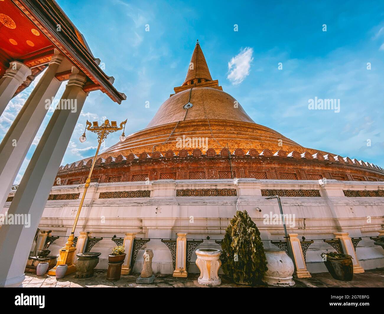 Wat Phra Pathom Chedi Ratchaworamahawihan ou Wat Phra Pathommachedi Ratcha Maha Wihan, à Nakhon Pathom, Thaïlande Banque D'Images