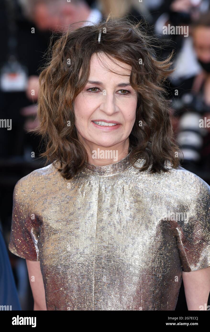 Cannes, France, 13 juillet 2021 Valerie Lemercier arrivée à la première Aline, qui s'est tenue au Palais des Festivals. Partie du 74e Festival de Cannes. Crédit : Doug Peters/EMPICS/Alamy Live News Banque D'Images