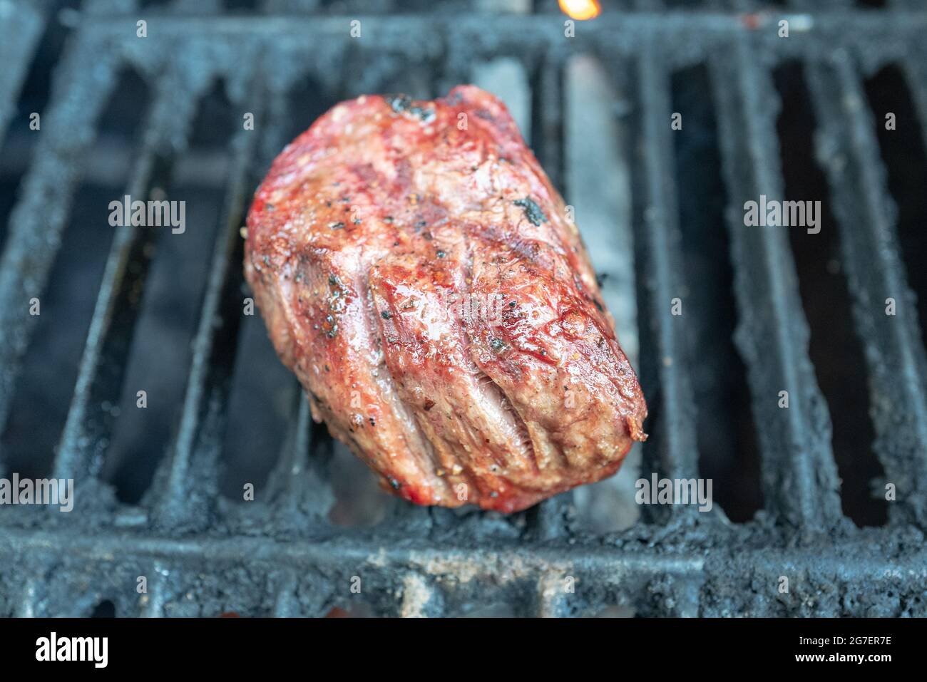 Steak de filet mignon de ranch 4K nourri à l'herbe du Roam Butchers' Shop sur barbecue, Lafayette, Californie, 19 juin 2021. () Banque D'Images