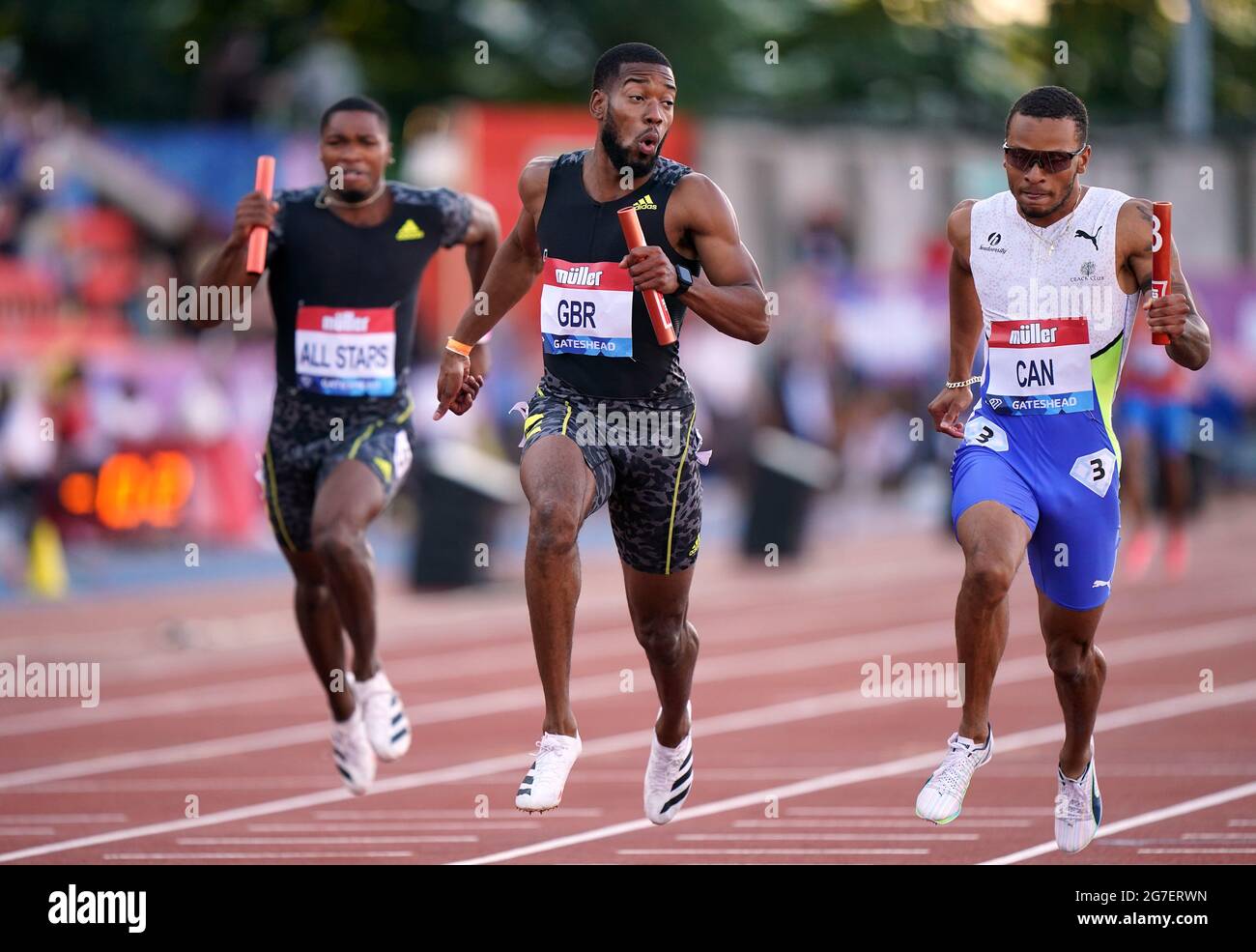 Le Nethaneel Mitchell-Blake en Grande-Bretagne ramène l’équipe à la maison pour gagner le relais hommes 4 x 100 m lors de la rencontre du Grand Prix Muller British à la Wanda Diamond League au stade international de Gateshead. Date de la photo: Mardi 13 juillet 2021. Banque D'Images