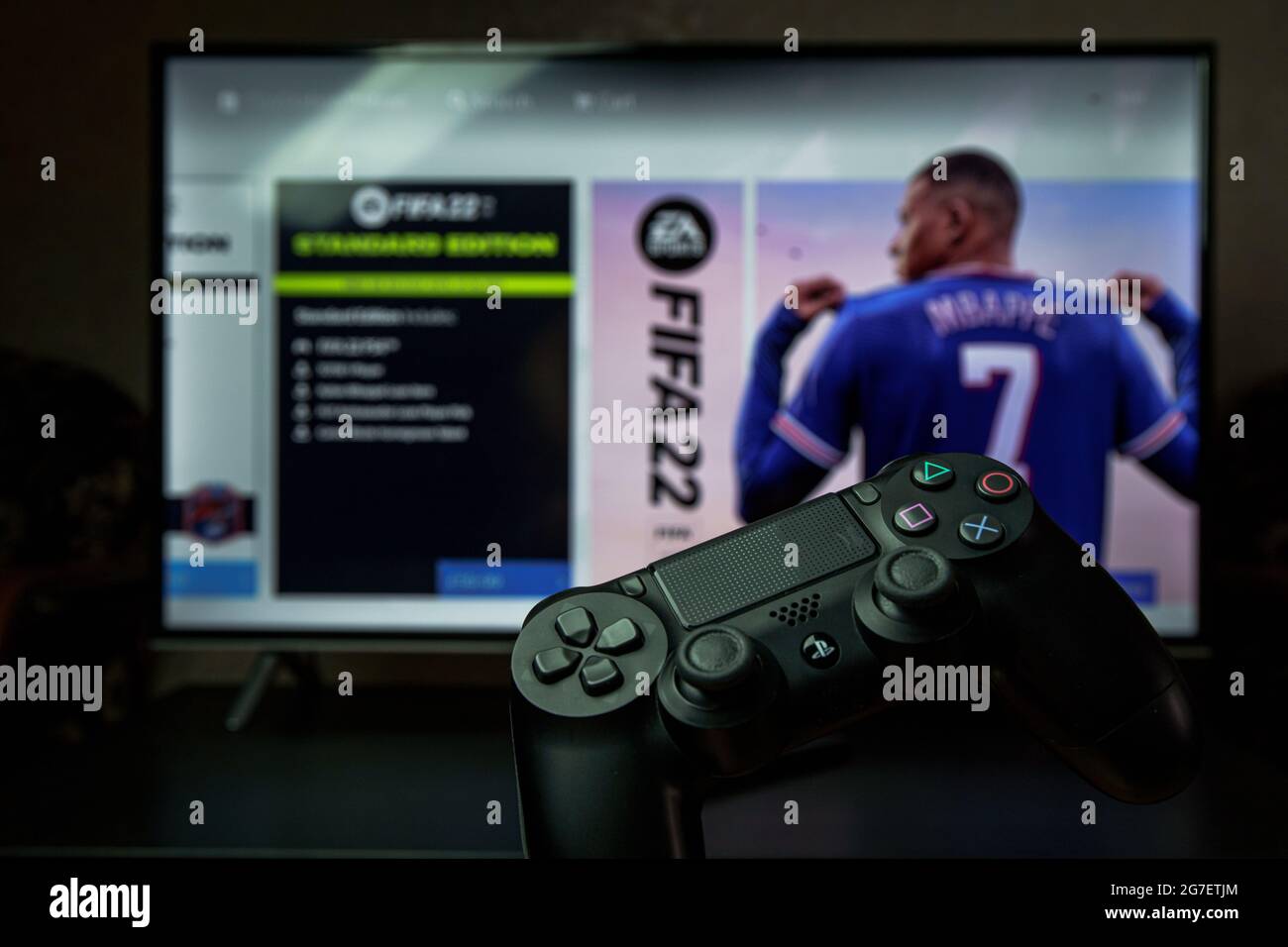Jeu de football vidéo FIFA 2021 sur console de jeu PS4 Photo Stock - Alamy