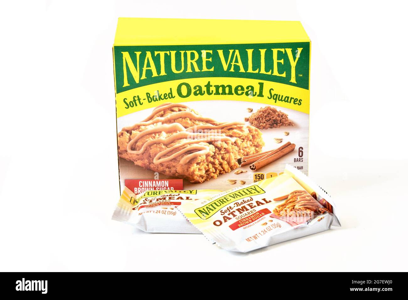 Boîte de carrés de flocons d'avoine doux de nature Valley sur fond blanc. Rédactionnel Banque D'Images