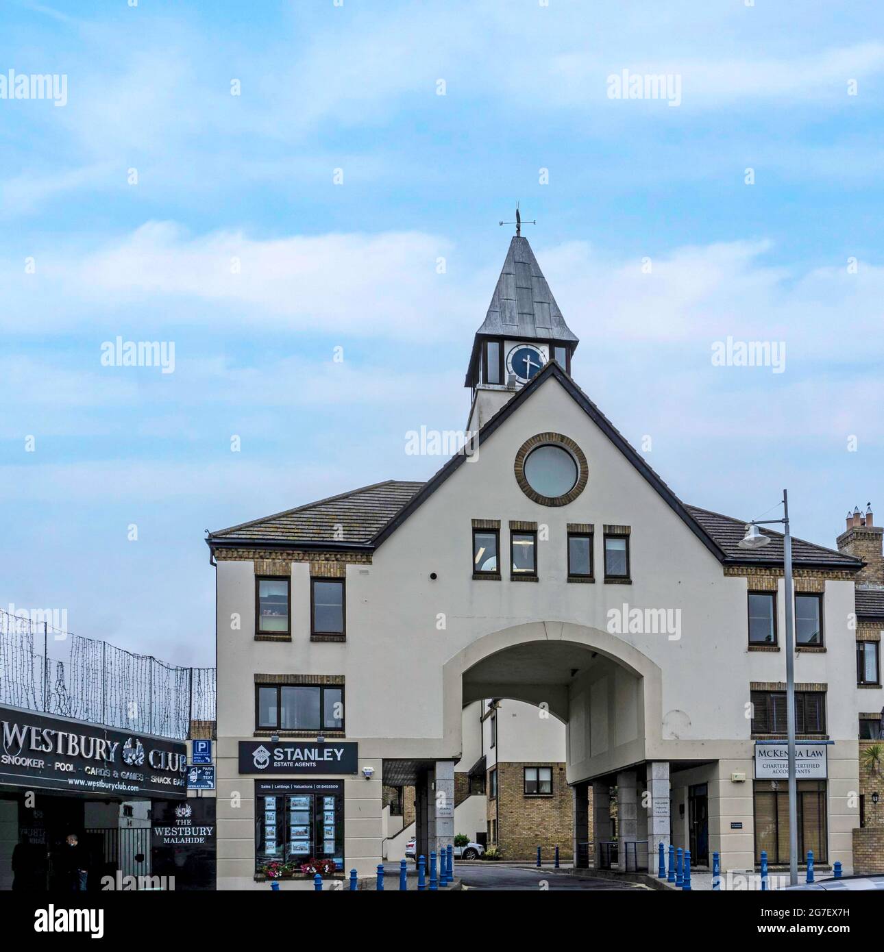 L'entrée de Malahide Marina Village à Malahide, au nord de Dublin. Il a ouvert en 1992. Banque D'Images