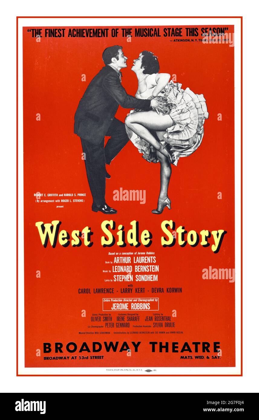 Vintage 1950's musical Theatre Poster 'West Side Story' avec Carol Lawrence, Larry Kent, Devra Korwin, réalisé par Jerome Robbins, une comédie musicale avec un livre d'Arthur Laurents, la musique de Leonard Bernstein et les paroles de Stephen Sondheim. BROADWAY THEATRE New York USA il a été inspiré par la pièce de William Shakespeare Romeo et Juliet. Banque D'Images