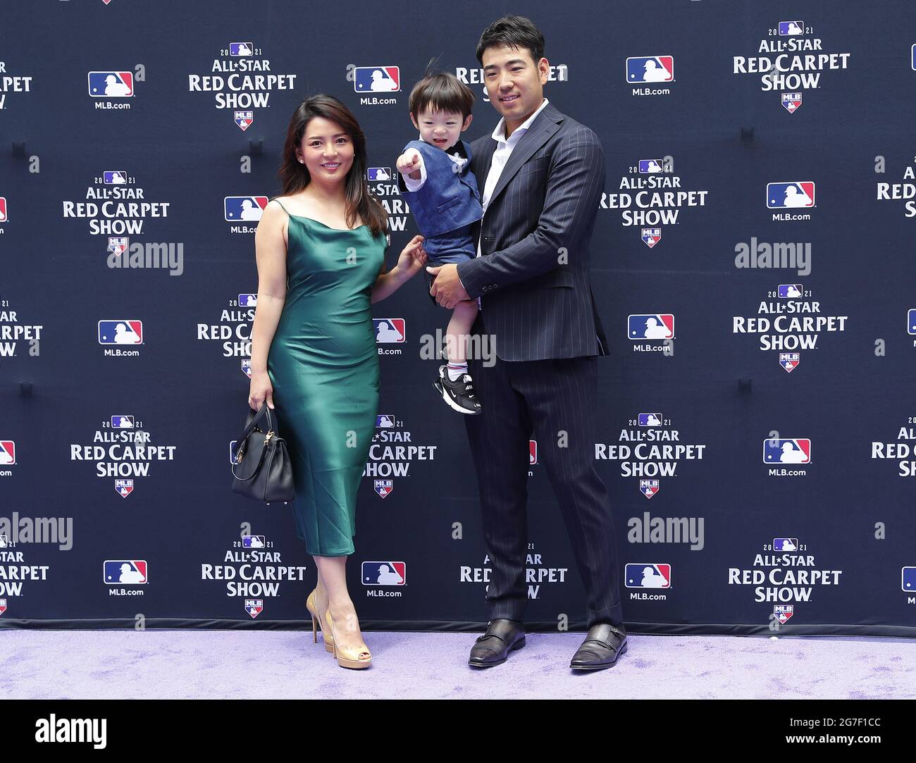 Denver, États-Unis. 13 juillet 2021. Le pichet Yusei Kikuchi pose avec sa famille au MLB All-Star Red Carpet Show à Coors Field à Denver, Colorado, le mardi 13 juillet 2021. Photo de Bob Strong/UPI crédit: UPI/Alay Live News Banque D'Images