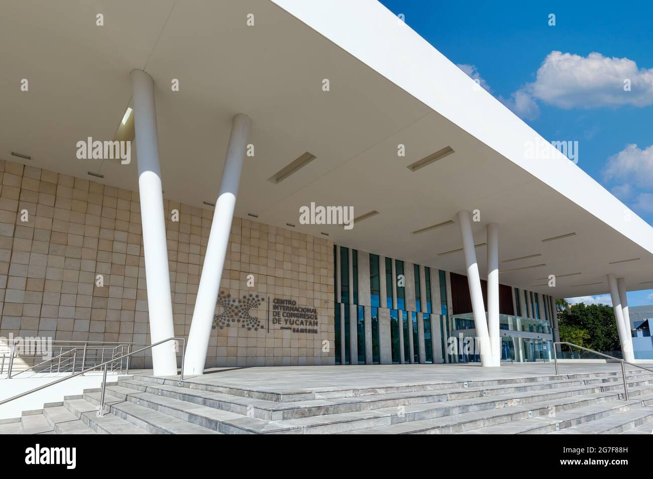 Merida, Mexique 11, février 2021: Centre international des congrès (ICC), bâtiment Centro Internacional de Congresos parrainé par Samsung Banque D'Images