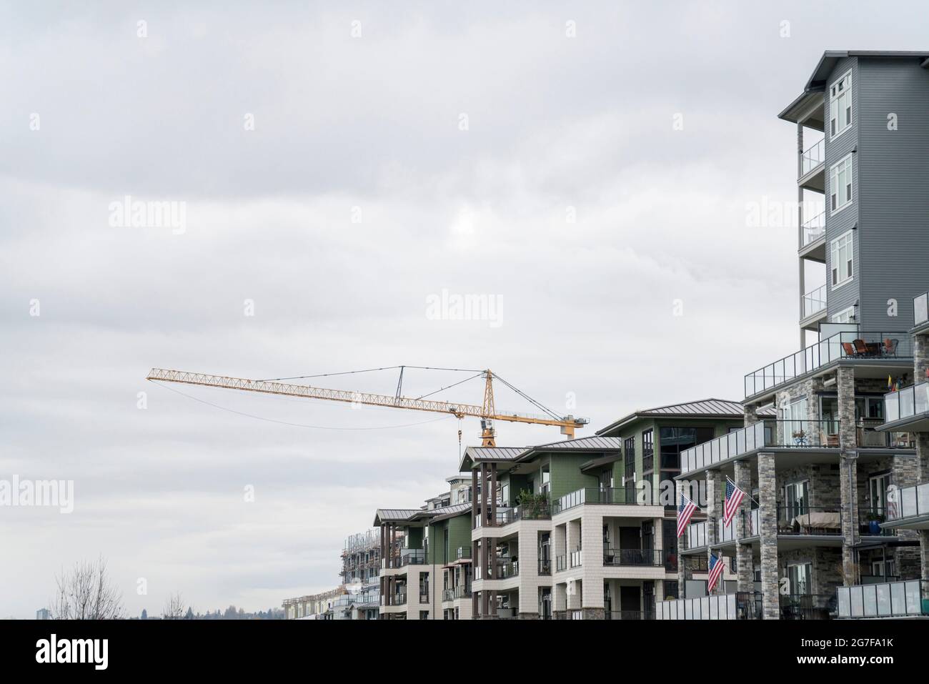 Complexe d'appartements à Tacoma avec vue sur un chantier de construction Banque D'Images