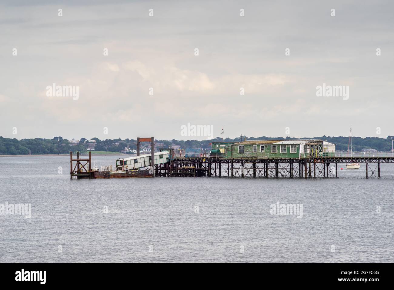 Hythe Pier Ferry Port - l'une des plus longues jetées du Royaume-Uni, Hythe, Southampton, Angleterre, Royaume-Uni Banque D'Images