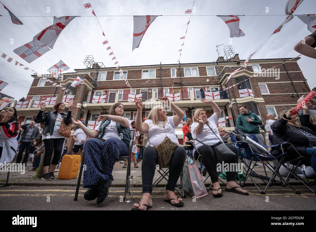 EURO 2020: Les résidents de la propriété Kirby à Bermondsey se préparer regarder les finales de match tandis que l'Angleterre prend l'Italie pour la coupe de l'Euro. Londres, Royaume-Uni. Banque D'Images