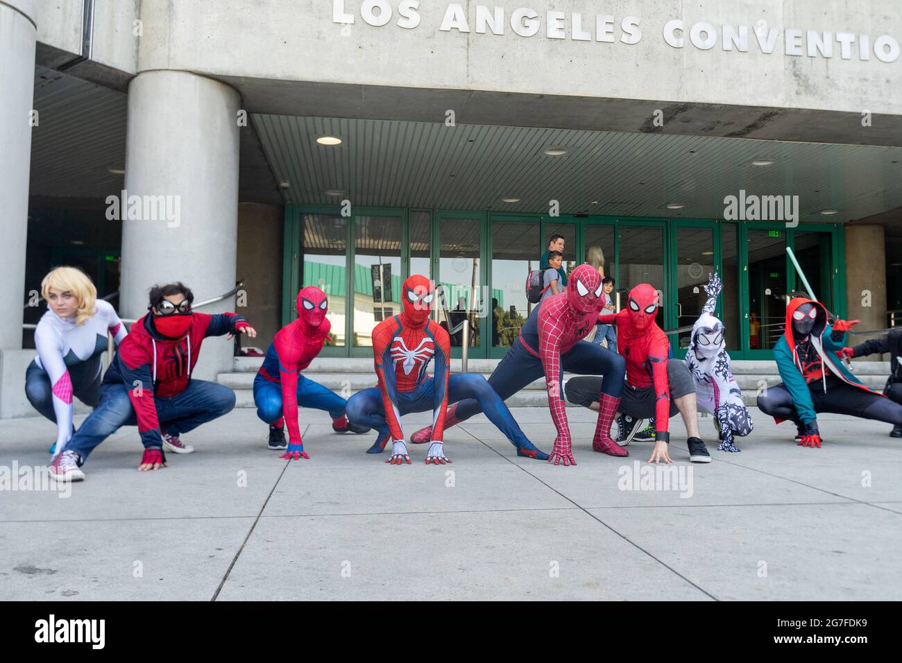 Les participants dépeignent Spider-Man et d'autres personnages Marvel lors de la comic con convention 2019 à Los Angeles, Californie, États-Unis. Banque D'Images