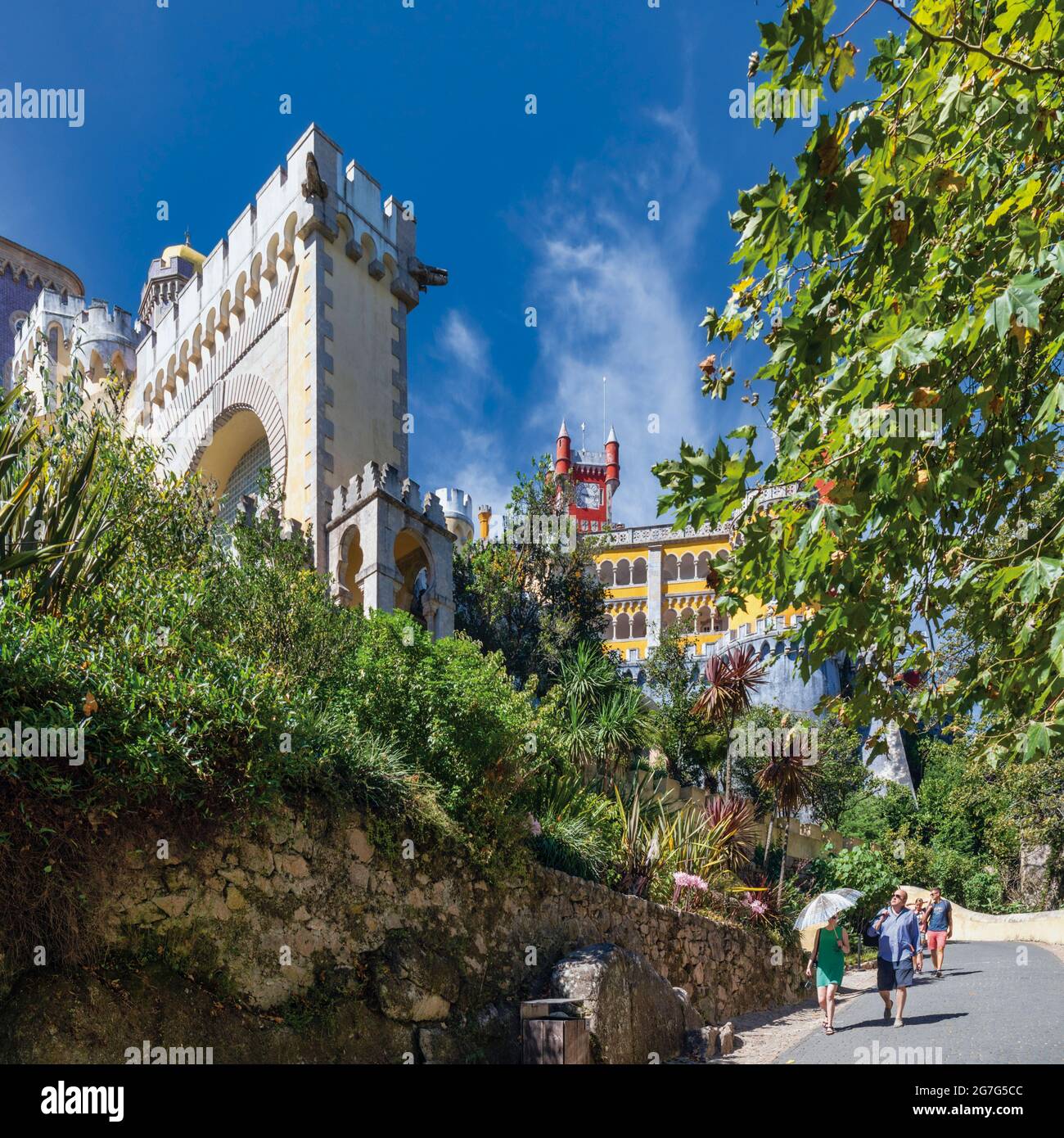 Le Palais national de Pena, Sintra, quartier de Lisbonne, Portugal. Le bâtiment de style romantique date de la première moitié du XIXe siècle. Il a été construit Banque D'Images