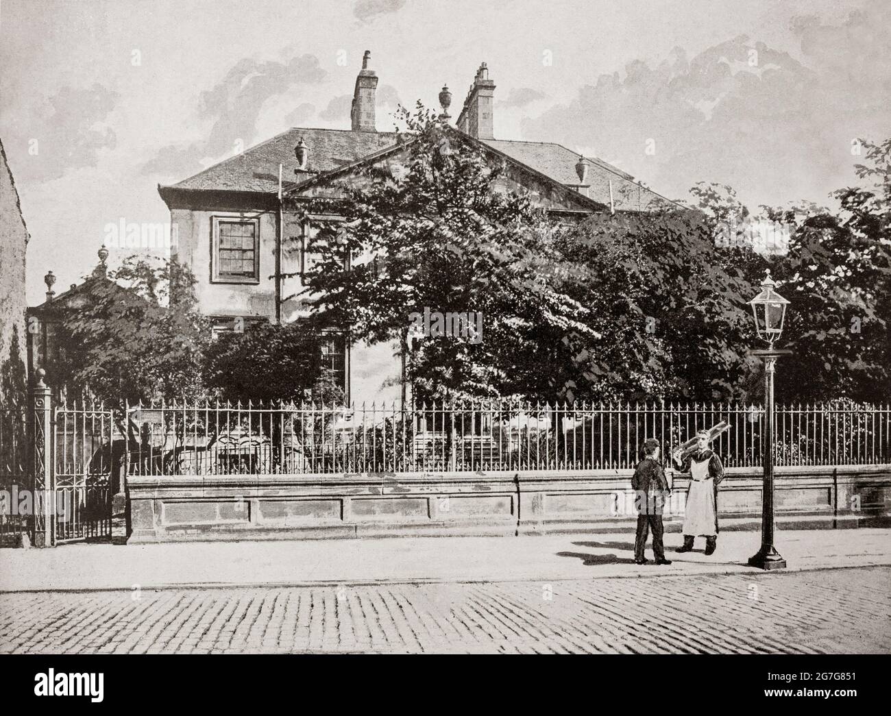 Une vue de la fin du XIXe siècle de la maison maintenant démolie à Paisley, Renfrewshire, Écosse de John Wilson, alias Christopher North ou Kit North (1785-1854), un défenseur écossais, critique littéraire et auteur Wilson était un personnage plus grand que la vie. Essayiste et sportif, il a été l'un des fondateurs de l'aile droite du magazine Blackwood et, pendant plus de trente ans, il a été professeur de philosophie morale à l'Université d'Édimbourg. Sous le nom de Christopher North, il est devenu un critique puissant et une figure notoire dans le monde littéraire du XIXe siècle, ses revues portant la réputation et le kil Banque D'Images