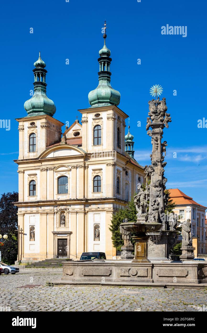 Kostel Nanebevzetí Panny Marie, zamek Duchcov (narodni kulturni pamatka), Ustecky kraj, Ceska republika / Château de Duchcov et église, Bohême du Nord, cz Banque D'Images
