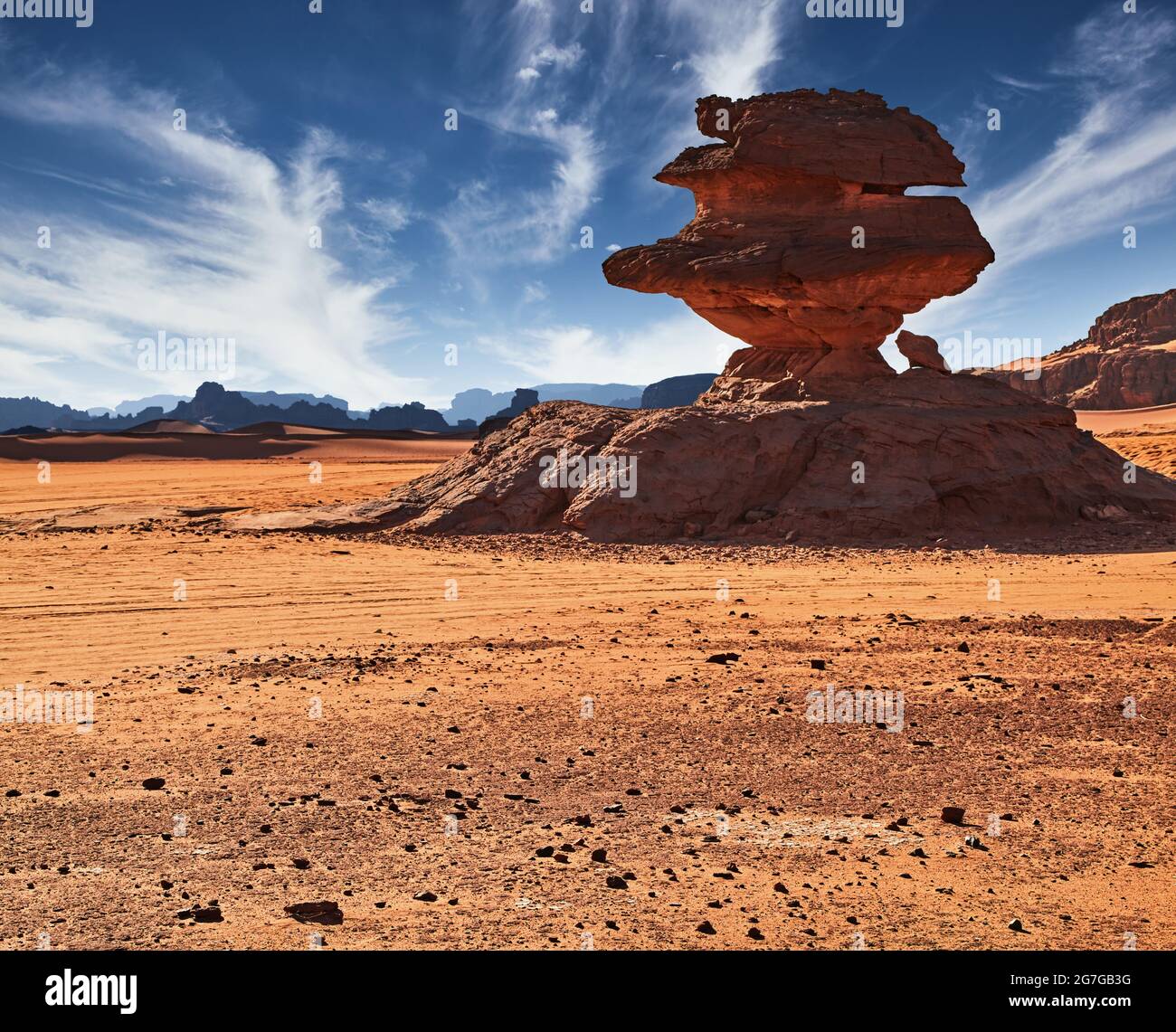 Formations rocheuses bizarres dans le désert du Sahara, en Algérie Banque D'Images